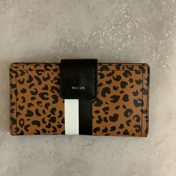 Fossil Logan Tab Cheetah Slim Wallet - Used - Picture 1 of 3